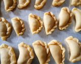 Foto langkah ke 6 dari resep Pastel Mini Isi Abon.
