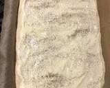 Schneller und einfacher Flammkuchen mit Schinken, Speck und Zwiebeln Rezeptschritt 3 Foto