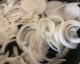 Foto del paso 4 de la receta: Calamares encebollados con arroz blanco
