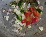 Foto langkah ke 2 dari resep Tumis Kangkung tanpa kecap.