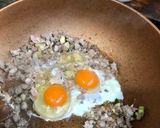 รูปขั้นตอนการทำที่ 3 ของ เส้นหมี่ผัดซีอิ๊วหมูสับผักรวม