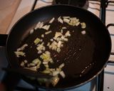 Foto del paso 3 de la receta: Rajas poblanas con ejotes huevo