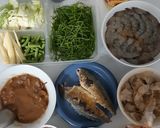 A picture of step 1 of Sour Curry with Shrimp & Mixed Vegetables (Kaeng Som Cha-Om).
