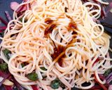 Hình bước làm 3 của món 🌱 Mì Ý Xào Lá Củ Dền Đỏ (Vegan)