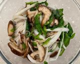 A picture of step 4 of Miso & Shiitake Instant Noodle Bowl.