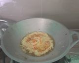 Foto langkah ke 3 dari resep Telur Dadar Sayur.