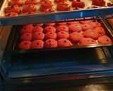 Foto langkah ke 7 dari resep Redvelvet Drops Cookies.