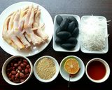 Hình bước làm 1 của món Gỏi trám đen chân vịt rút xương