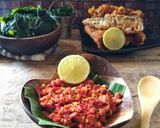 Foto langkah ke 4 dari resep Sambal Dadak ala Resto Sunda.