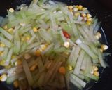 Foto langkah ke 2 dari resep Tumis Labu Siam Jagung.