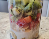 Foto del paso 2 de la receta: Papilla de plátano, kiwi, fresas y avellanas