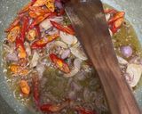 Foto langkah ke 3 dari resep Tumis Daun Singkong Tongkol.