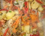 Foto del paso 7 de la receta: Pollo al horno con verduras 🍗🥔🥕🍅
