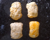Foto del paso 6 de la receta: Bollu preñau (bollo relleno de chorizo)