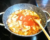 Foto del paso 5 de la receta: Garbanzos en salsa de tomate con pollo y butifarra a la barbacoa