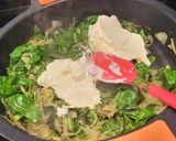 Foto del paso 5 de la receta: Hojaldre de cebolla y acelgas