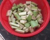 Hình bước làm 1 của món Cà Nâu Xanh Xào Tỏi