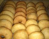 Foto langkah ke 4 dari resep Donat Maizena lembut menul.