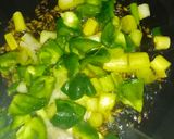आलू शिमला मिर्च की सब्जी(aloo shimla mirch ki sabji recipe in hindi) रेसिपी चरण 2 फोटो