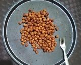 A picture of step 4 of Crunchy Chickpeas.