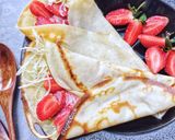 Foto langkah ke 5 dari resep Crepes Teflon Strawberry 75th Merah Putih 🇮🇩🍓.