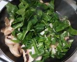 Foto del paso 2 de la receta: Lasaña de champiñones, acelgas y tomate seco en aceite con bechamel de gorgonzola