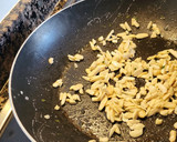 Foto del paso 8 de la receta: Solomillo en salsa con champiñones, puré de patata y compota de pera