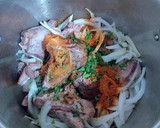 Foto del paso 5 de la receta: Guiso de cordero en salsa de cebollas blancas y especias