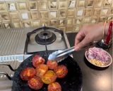 A picture of step 2 of Tomato Bharta.