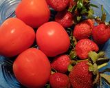 Foto langkah ke 1 dari resep Jus Strawberry Tomat.
