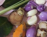 Foto langkah ke 2 dari resep Ikan Mas Acar bumbu kuning.
