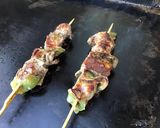 Une image de l'étape 5 de Brochettes de bœuf mariné aux poivrons verts.