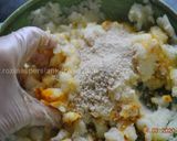 A picture of step 3 of Iranian Potato Patties Sandwich ساندویچ کوکو سیب زمینی.