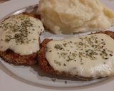 Foto del paso 3 de la receta: Milanesas especiales con puré de papa