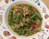 รูปขั้นตอนการทำที่ 3 ของ ผัดพริกแกงหมูใส่ถั่วฟักยาว