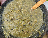 Foto del paso 3 de la receta: Salsa verde molcajeteada picante