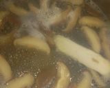 รูปขั้นตอนการทำที่ 3 ของ โจ๊กเห็ดหอมใส่ลูกชิ้น (Shiitake Mushroom and Meatball Congee)