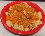 Csicseriborsós-édesburgonyás csirkemellpaprikás kolbásszal recept fázis 7 fotója