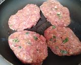Foto del paso 1 de la receta: Hamburguesas caseras con chucrut casero al puro estilo alemán