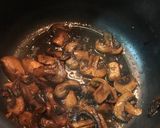 Foto del paso 2 de la receta: Guiso de butifarra, níscalos y patatas
