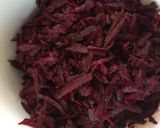 A picture of step 1 of Beetroot halwa.
