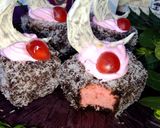 A picture of step 10 of Strawberry Lamingtons.
