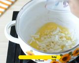 Foto langkah ke 2 dari resep Sup Telur Jagung.