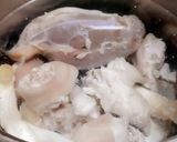 Hình bước làm 2 của món Bún bò giò heo