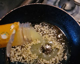Foto del paso 2 de la receta: Medallon de atún sellado con yuca al mojo