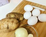 A picture of step 1 of Omelet Kentang/Patatesli menemen/Potato Omelet.