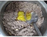 A picture of step 4 of Ragi ladoo.