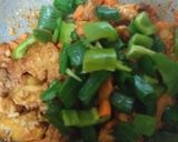A picture of step 4 of Chicken tikka speghti pasta.