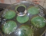 Foto langkah ke 7 dari resep 19. Martabak Mini Pandan.