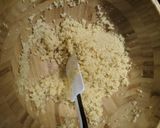 A picture of step 2 of Kisir (Turkish bulgur salad).
